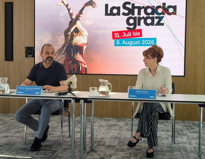 Leitungs-Duo Werner Schrempf und Diana Brus bei der Präsentation des Programms.
