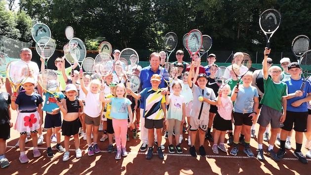 Mit Elternurlaub, Betreuung durch die Großeltern, Sportwochen, Ferienspielen und diversen Camps ...