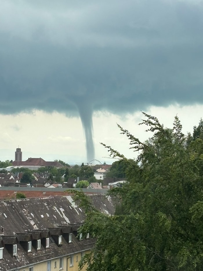 Das spektakuläre Naturphänomen war bis weit ins Landesinnere zu sehen.