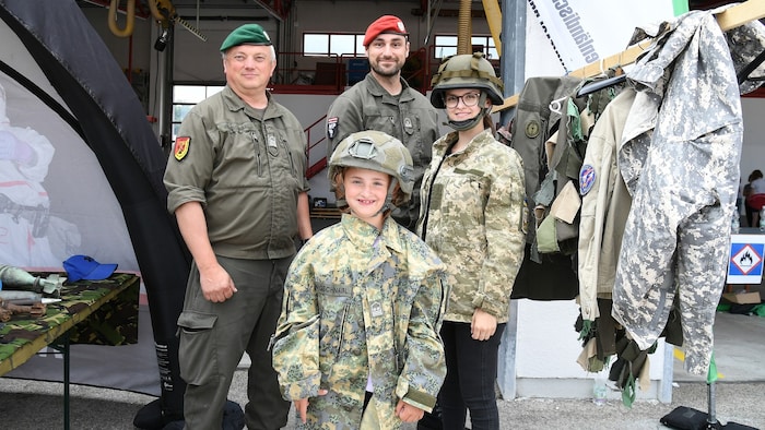 Wie fühlt es sich an, Soldatin oder Rettungssanitäter zu sein? Auch das dürfen die Kinder im ...