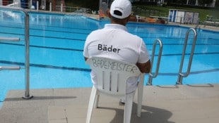 Das Aufgabengebiet von Bademeistern ist ein großes.