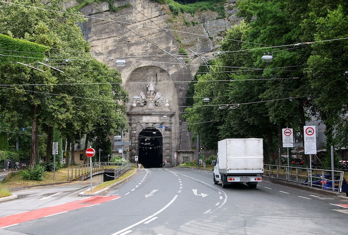 Beim Neutor ist die Tafel neben der Altstadtgarageneinfahrt positioniert. Ab 14. September ist ...