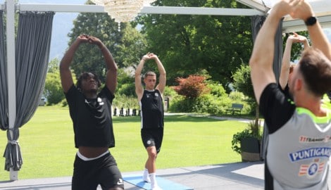 Sturms Profis schalteten bei einer Yoga-Einheit ab.