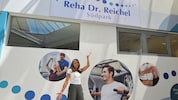 Cäcilia Reichel eröffnet mit Schwester Magdalena das Reha-Zentrum im Südpark.