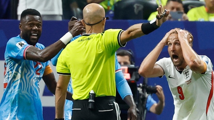 Harry Kane (rechts) versteht die Welt nicht mehr.