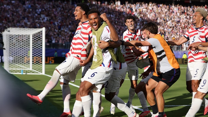 The U.S. celebrates advancing to the Round of 16.