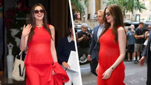 Anne Hathaway präsentierte jetzt zum ersten Mal stolz ihren Babybauch.