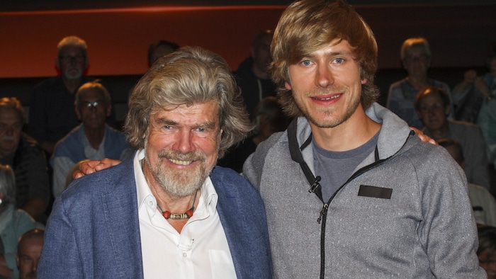 Messner mit seinem Sohn Simon, der darüber berichtete, dass sein Vater jede ...