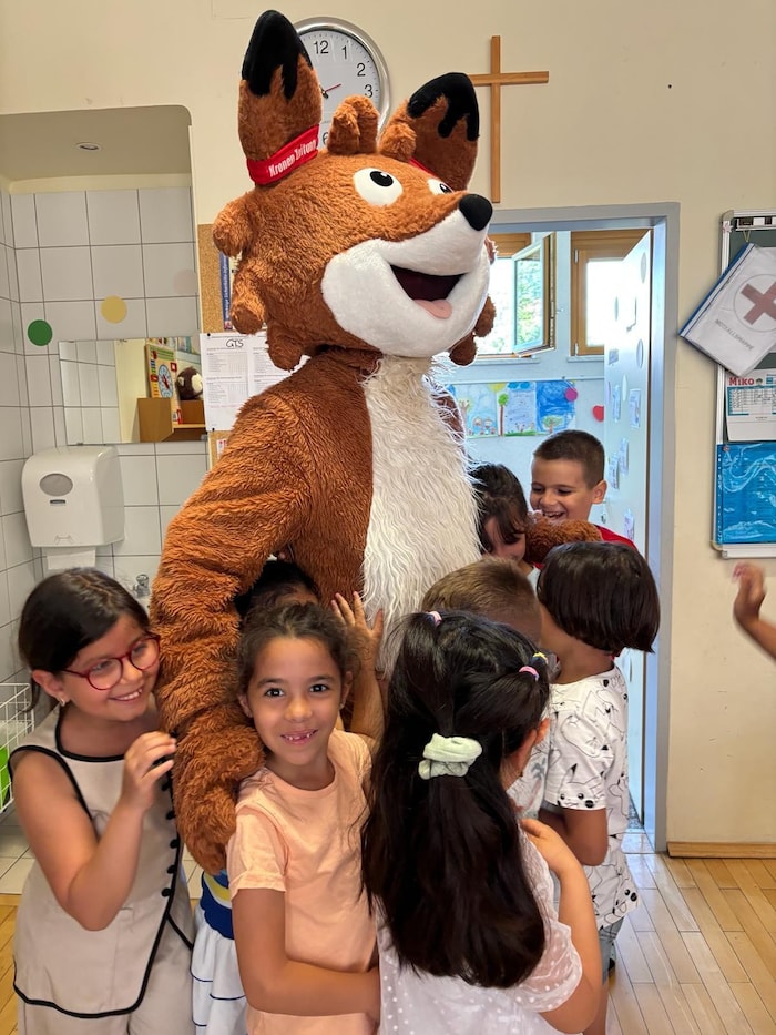 Große Freude bei den Kindern, als Theo die Schule besuchte.