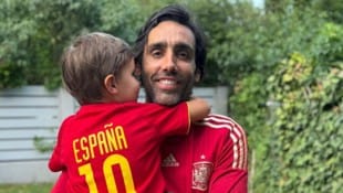 Jose Maria Landeta mit seinem Sohn Mateo, der am Match--Donnerstag seinen 4. Geburtstag hat.