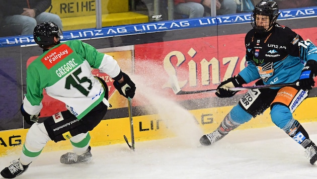Wechselt ins Mutterland des Eishockey: der 18-jährige Jonathan Oschgan (r.)