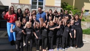 Top-Star Andreas Gabalier kurz vor Schulschluss auf Besuch in der Musikvolksschule St. Peter in ...