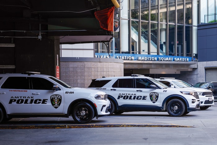 Polizeiautos vor dem Madison Square Garden: Rund um die Kult-Arena laufen die Vorbereitungen ...