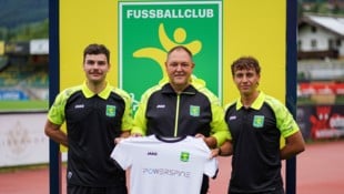 Raul Baur (r.), Sportdirektor Matthias Wallner (M.) und Fabio Markelic bei der ...