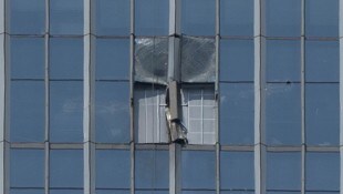 Das Leichtflugzeug krachte in den höchsten Wolkenkratzer Pekings.