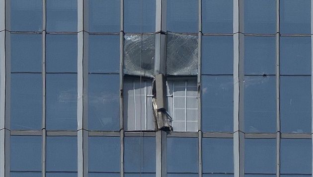 Das Leichtflugzeug krachte in den höchsten Wolkenkratzer Pekings.