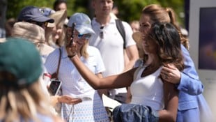 Damit hätten die Tennisfans in Wimbledon wohl nicht gerechnet: Prinzessin Kate schaute am Center ...
