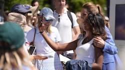 Damit hätten die Tennisfans in Wimbledon wohl nicht gerechnet: Prinzessin Kate schaute am Center ...