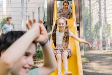 Beim WienXtra Ferienspiel dürfen sich Kinder auf ein vielfältiges Angebot freuen: Von Rutschen ...