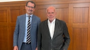 Diesmal brauchte Manfred Ainedter selbst einen Anwalt. Michael Rami (li.) vertrat ihn ...
