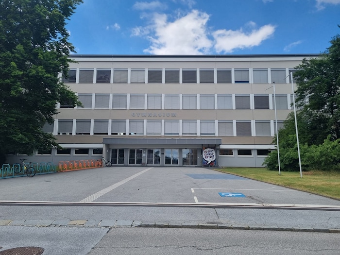 Mit schwulen- und lesbenfeindlichen Vandalismusakten sieht sich das Gymnasium Horn zu ...