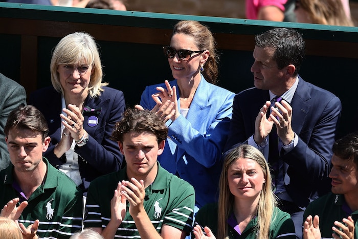 Prinzessin Kate schaute sich am Donnerstag gleich zwei Matches an: einmal mit Tim Henman ...
