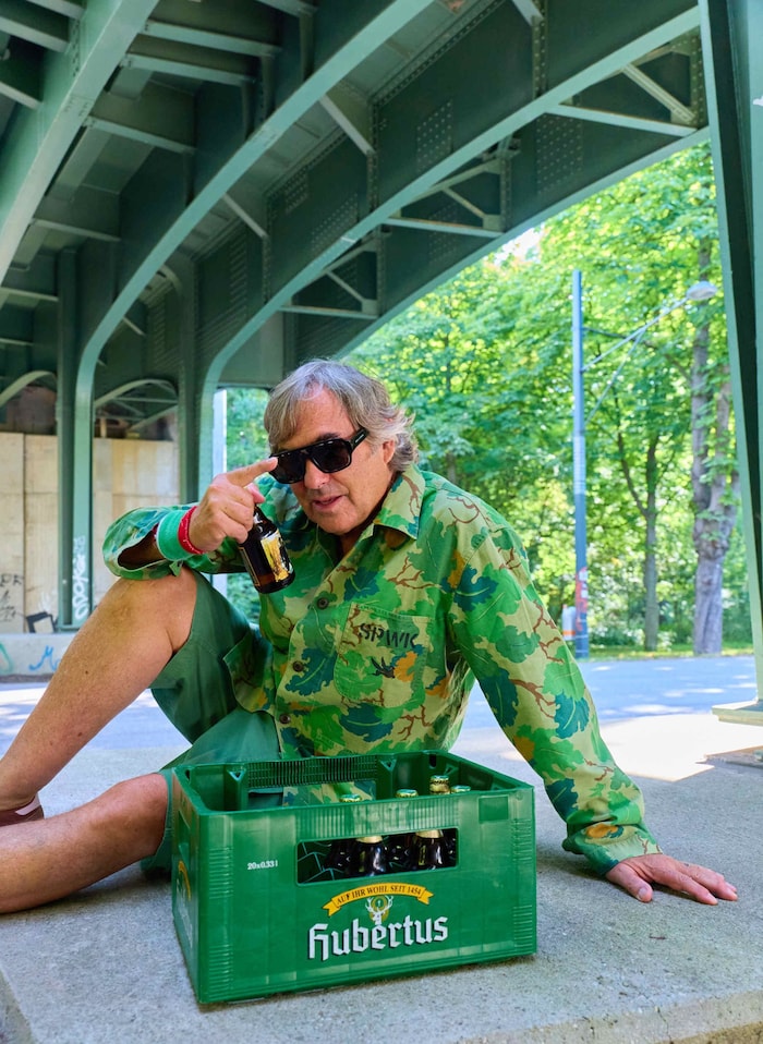 Erfrischung gefällig? Der Prinz gönnt sich eine kleine Pause vom Trubel.