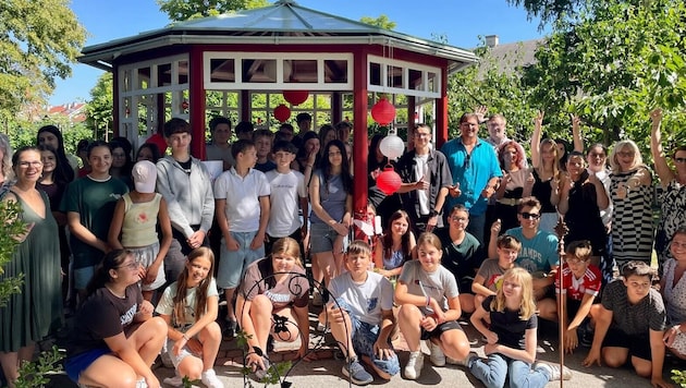 Mit viel Herzblut halfen die Schüler bei der Renovierung des Pavillons mit.