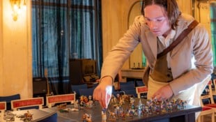 Spielt im Südbahnhotel am Semmering Tolstoi: Nils Hausotte als Petja Rostow