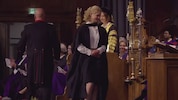 Geschafft! Lady Louise Windsor strahlt bei ihrer Abschlussfeier an der University of St Andrews. ...