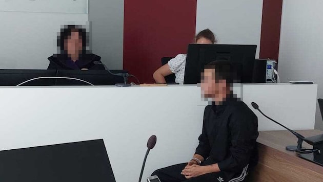 Der Angeklagte wischte sich am Landesgericht Eisenstadt mehrmals die Tränen aus dem Gesicht.
