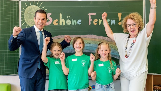 Bildungsdirektor Fritthum und Landesrätin Teschl-Hofmeister wünschen schöne Ferien.