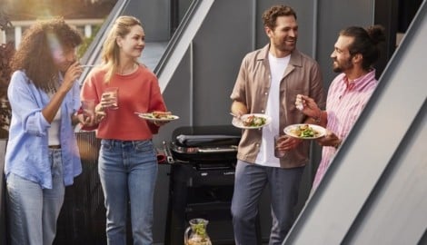 Grillgenuss auf kleinem Raum: Der Weber LUMIN® Compact Smart bringt vielseitiges BBQ mit smarter ...