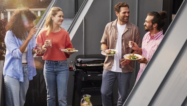 Grillgenuss auf kleinem Raum: Der Weber LUMIN® Compact Smart bringt vielseitiges BBQ mit smarter ...