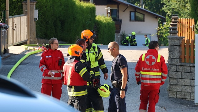 Feuerwehr, Rotes Kreuz und Polizei sind beim Gasgebrechen im Einsatz, dazu auch der Gasversorger
