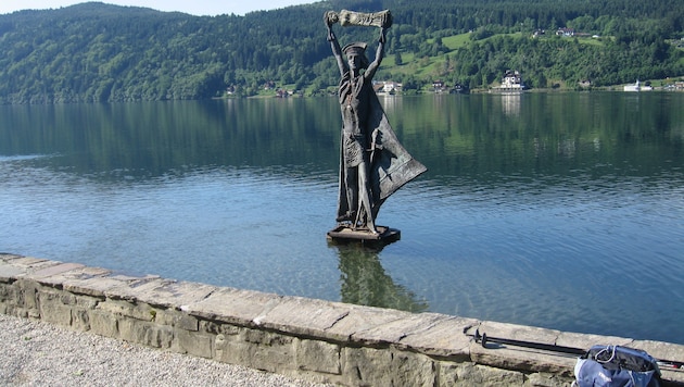 Die Domitianstatue im Millstätter See: An der Stelle beim Schillerpark beginnt auch der ...