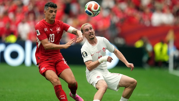 Granit Xhaka (li.) und die Schweiz kämpfen im Sechzehntelfinale gegen einen Mega-Fluch.