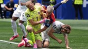 Immer wieder im Mittelpunkt der Partie: ÖFB-Goalie Alex Schlager