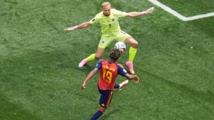 AP/Marcio J. Sanchez Alex Schlager hielt bei der WM auch gegen Weltmeister Spanien um Yamal bärenstark.