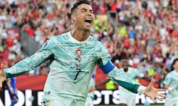 Cristiano Ronaldo jubelt über den Aufstieg.