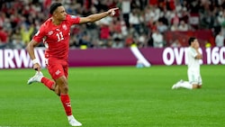 Die Schweiz führt gegen Algerien.