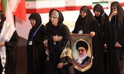 Die Trauerfeiern für den getöteten iranischen Führer Ayatollah Ali Khamenei bremsen derzeit die ...