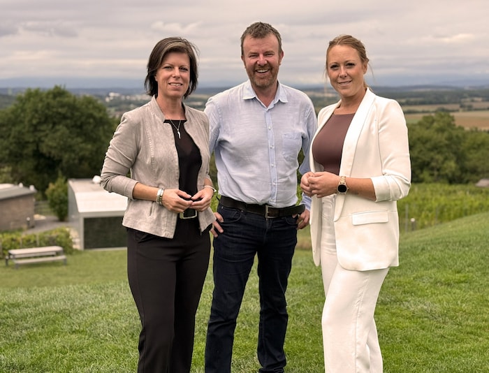 Beatrix Ziegler, Ronald Gollatz und Anna Malinovic sind stolz auf das Erreichte.
