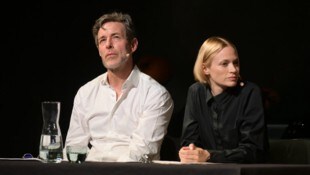 Mavie Hörbiger und Markus Meyer, beide seit langer Zeit Ensemblemitglieder des Burgtheaters, ...
