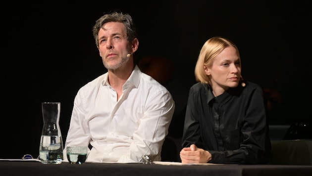 Mavie Hörbiger und Markus Meyer, beide seit langer Zeit Ensemblemitglieder des Burgtheaters, ...