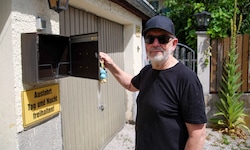 Matthias Ebner steht Tag für Tag vor einem komplett leeren Postkasten.