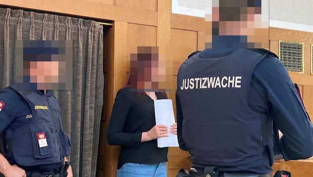 Die angeklagte Schweizerin kam mit einem Entschuldigungsschreiben in den Verhandlungssaal.