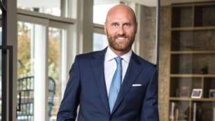 Thomas Hopfgartner, hier in seinem Büro am Wörthersee, ist diskret. Zu seinen Kunden gehören die ...