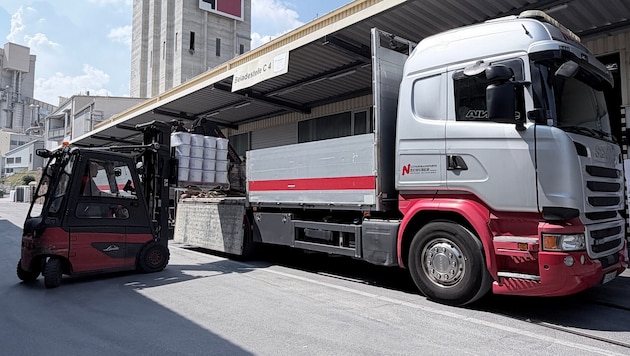 Im Baumit-Werk Piestingtal werden jeden Tag 250 Lkw auf die Reise geschickt. Der Transport per ...