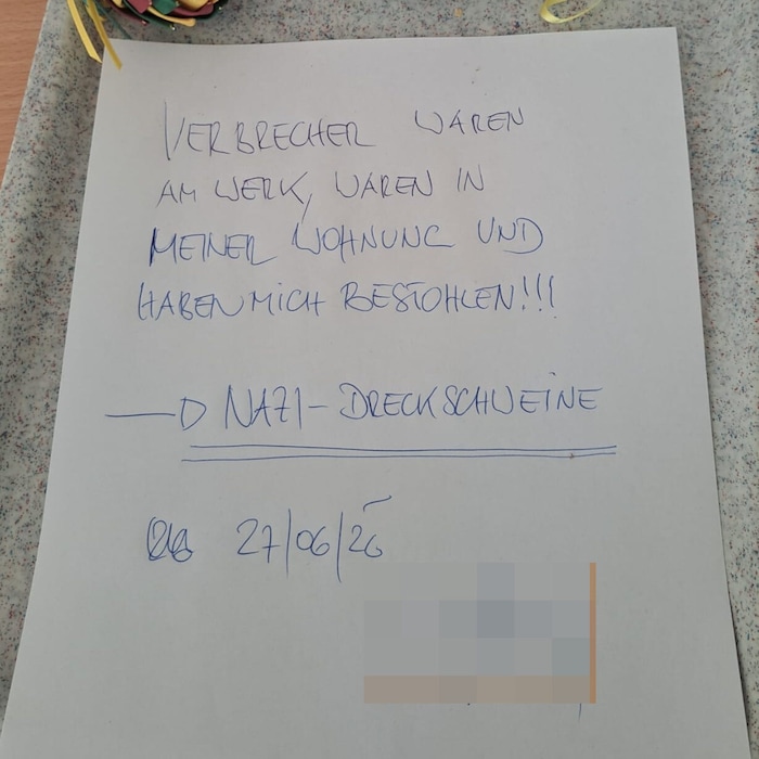 Bewohner werden von ihm beschuldigt, in seine Wohnung eingedrungen zu sein.